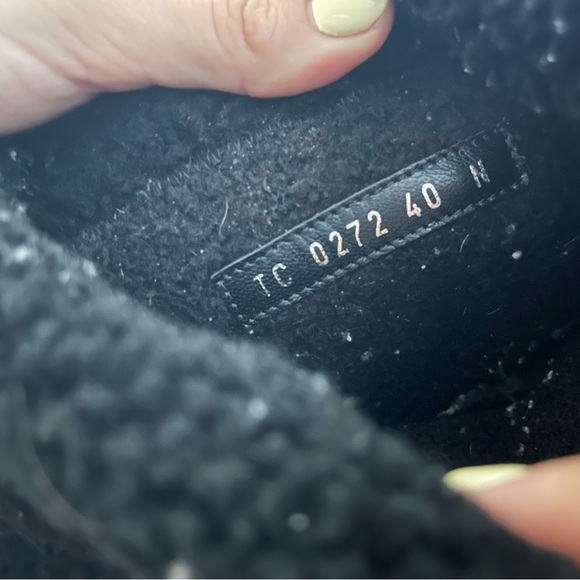 Louis Vuitton snowdrop boot . Size - 8 . Worn once - Picture 3 of 7